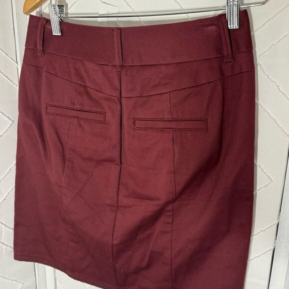 NWT LOFT Outlet Burgundy Front Button Mini Skirt Size 4P - Picture 8 of 10